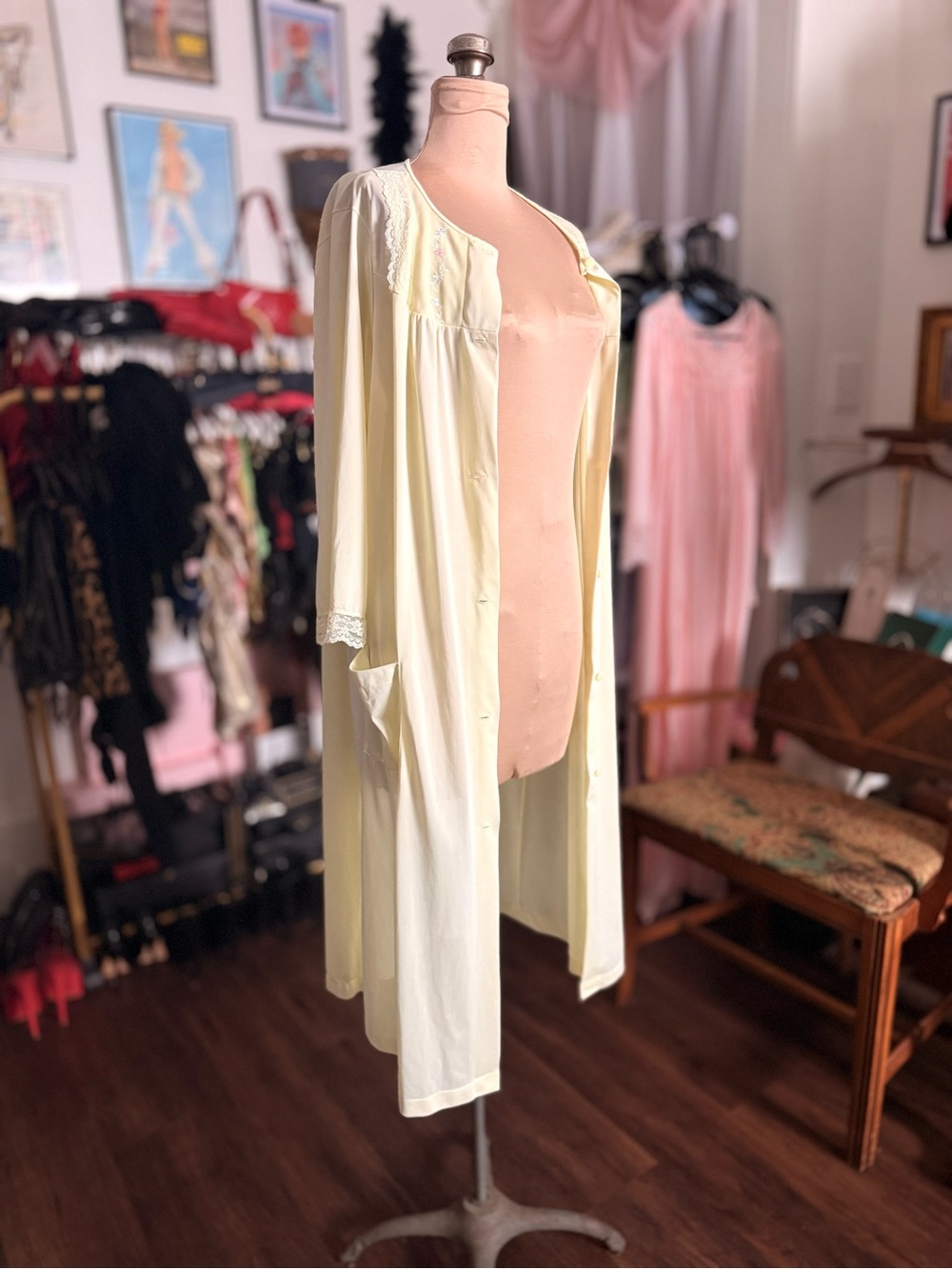 Vintage 1970s Yellow Lace-Trim Dressing Robe House Robe Sleepwear